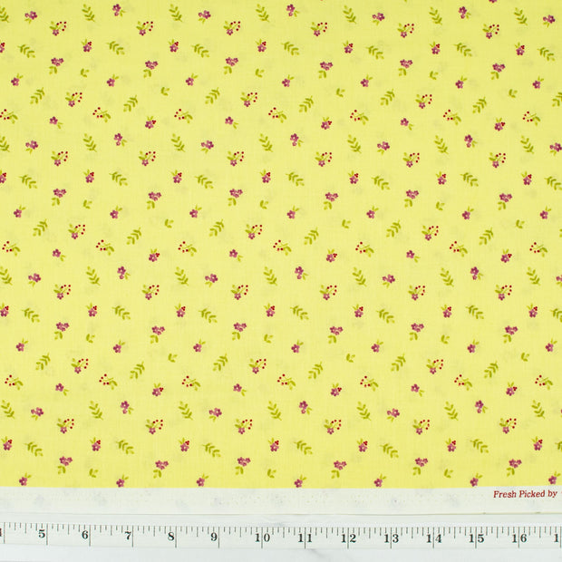 clothworks-fresh-picked-sue-zipkin-tiny-flowers-light-yellow-lime-y2368-17