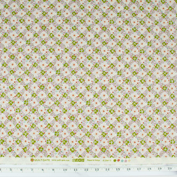 quilt-gate-ruru-bouquet-florette-floral-lattice-lilac-and-green-flowers-on-cream-2340-12E
