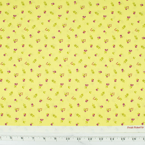 clothworks-fresh-picked-sue-zipkin-tiny-flowers-light-yellow-lime-y2368-17