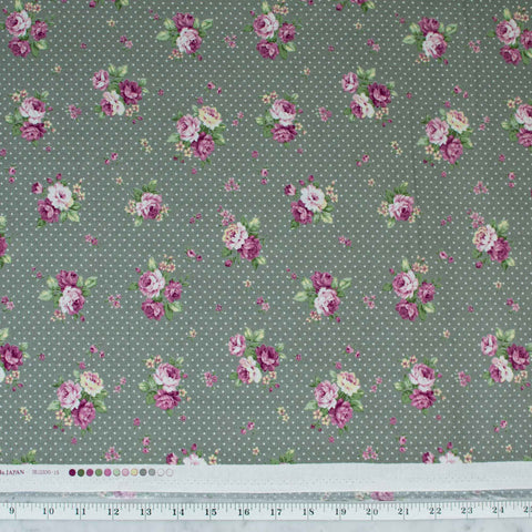 quilt-gate-sweet-rose-ruru-bouquet-roses-dotted-sage-green-2330-15e